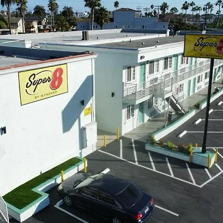 Super 8 By Wyndham Oceanside Downtown Hotel